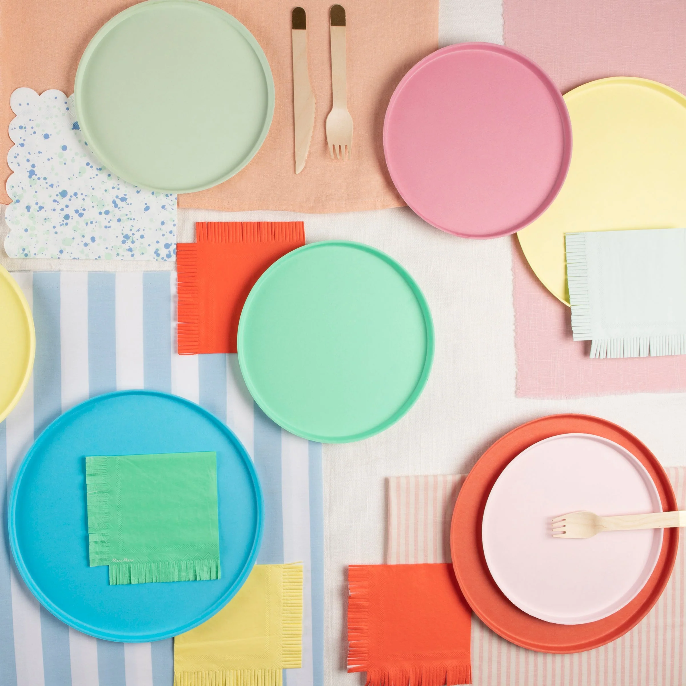 Assorted Bright Large Napkins (x 16) - Image 3