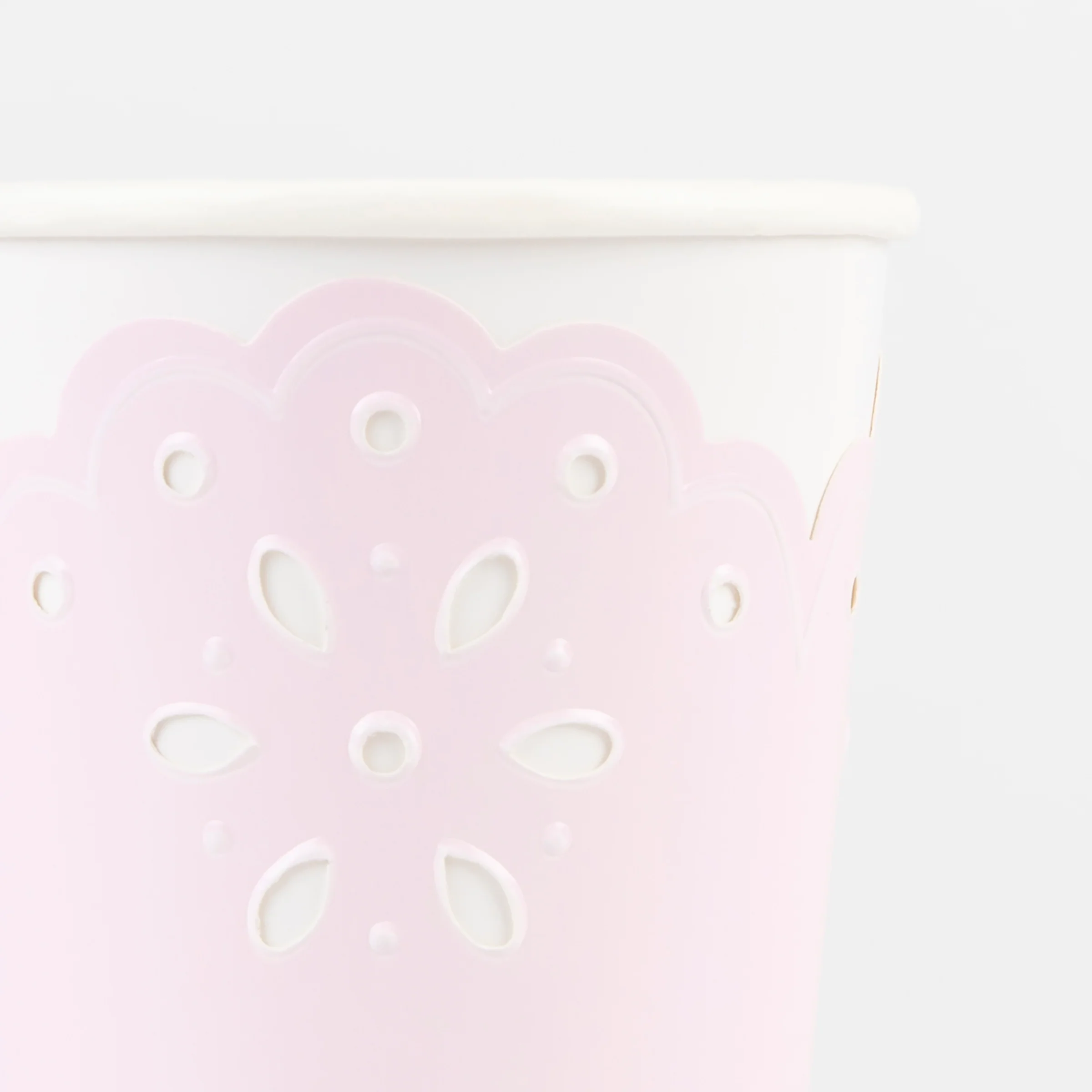 Broderie Anglaise Lace Multi Cups (x 8) - Image 3