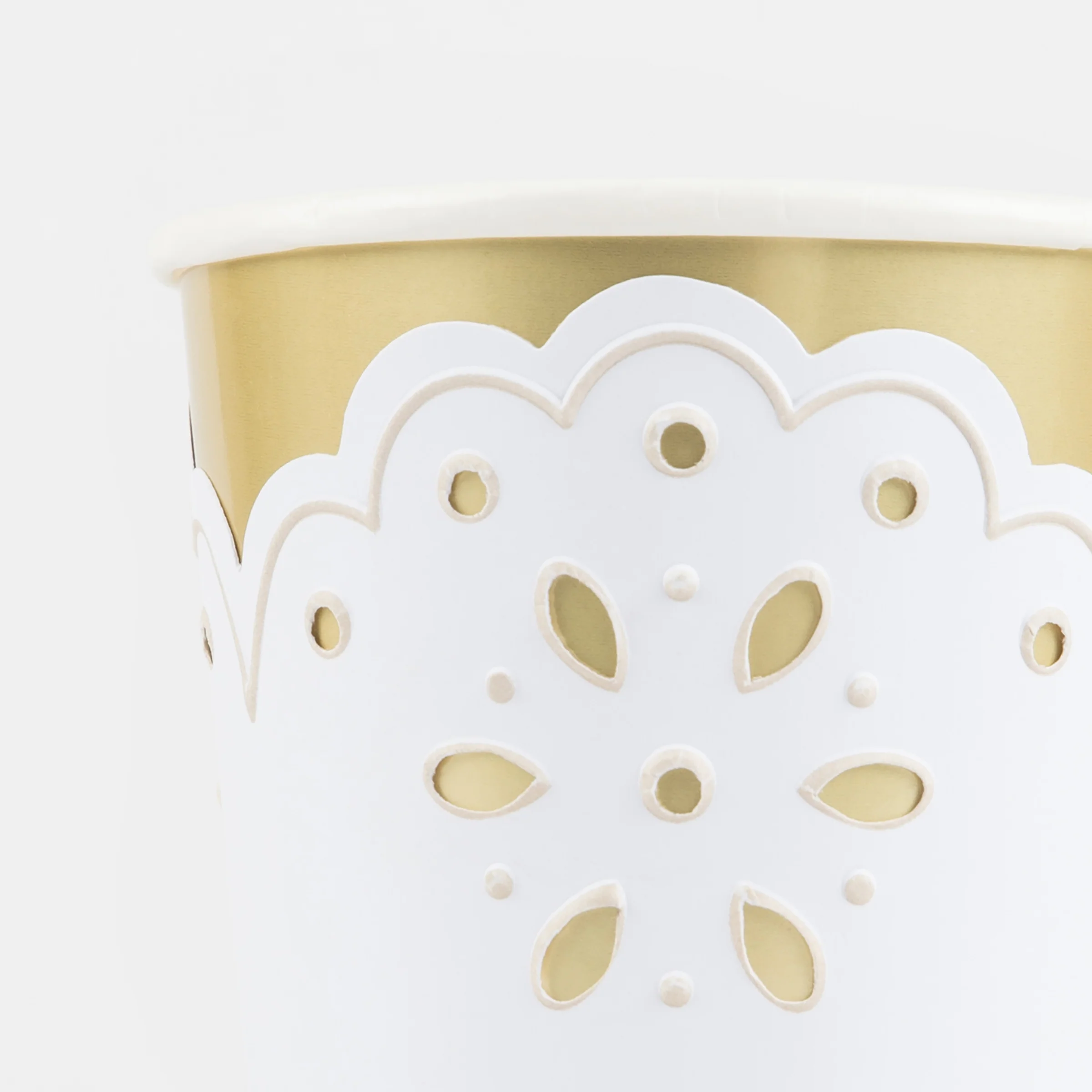 Broderie Anglaise Lace White Cups (x 8) - Image 3