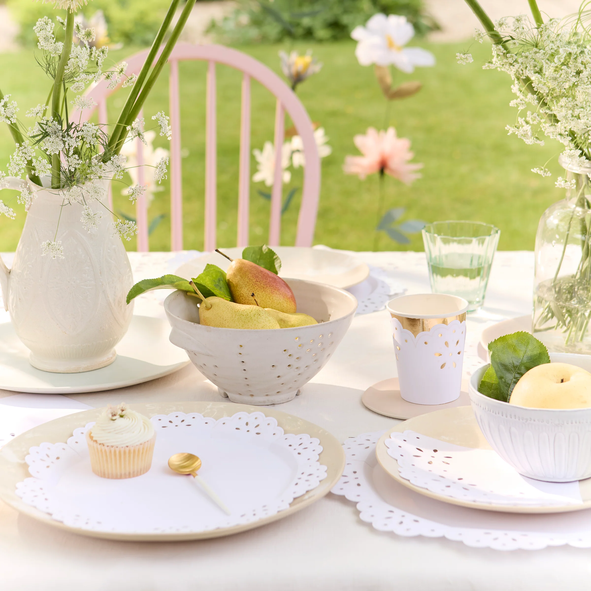 Broderie Anglaise Lace White Dinner Plates (x 8) - Image 2