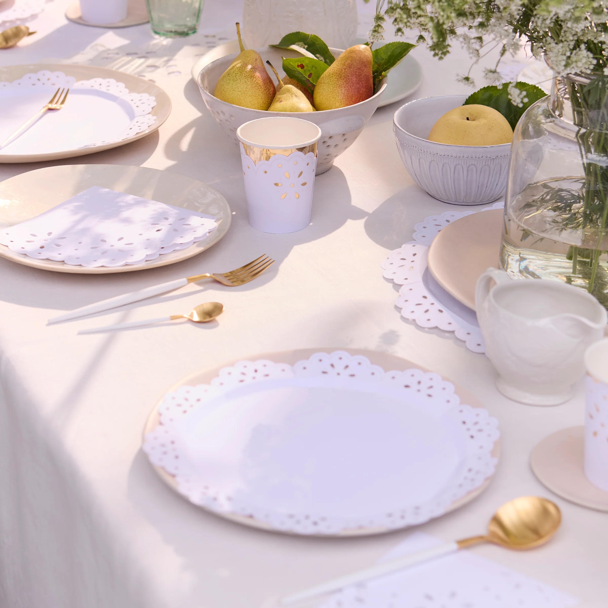 Broderie Anglaise Lace White Large Napkins (x 16) - Image 2