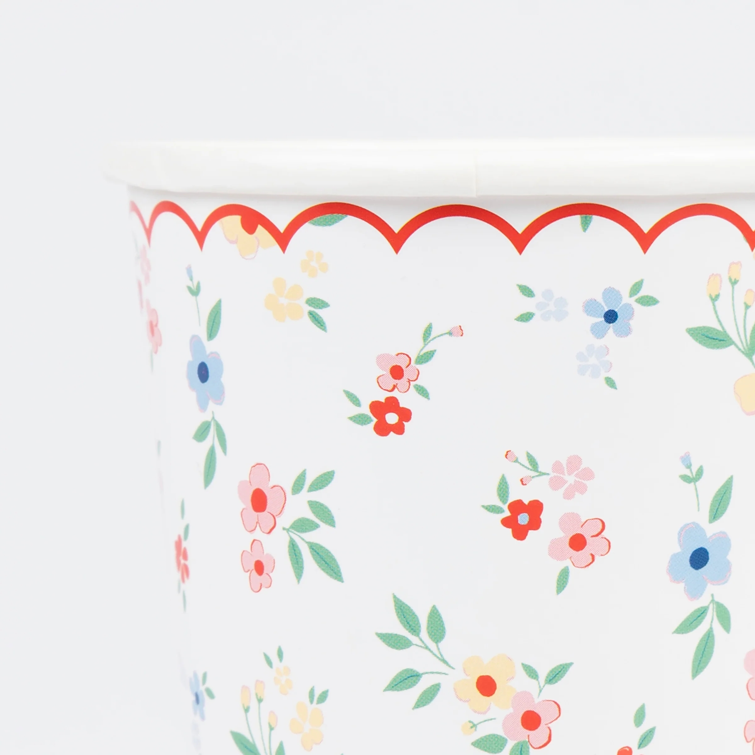 Ditsy Posy Scalloped Cups (x 8) - Image 3