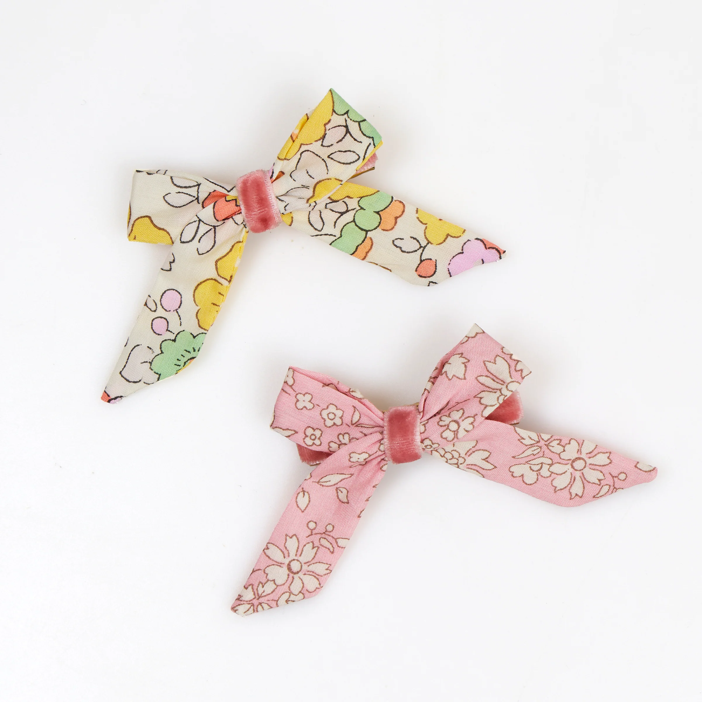 Floral Pattern Bow Hair Clips (x 4) - Image 3