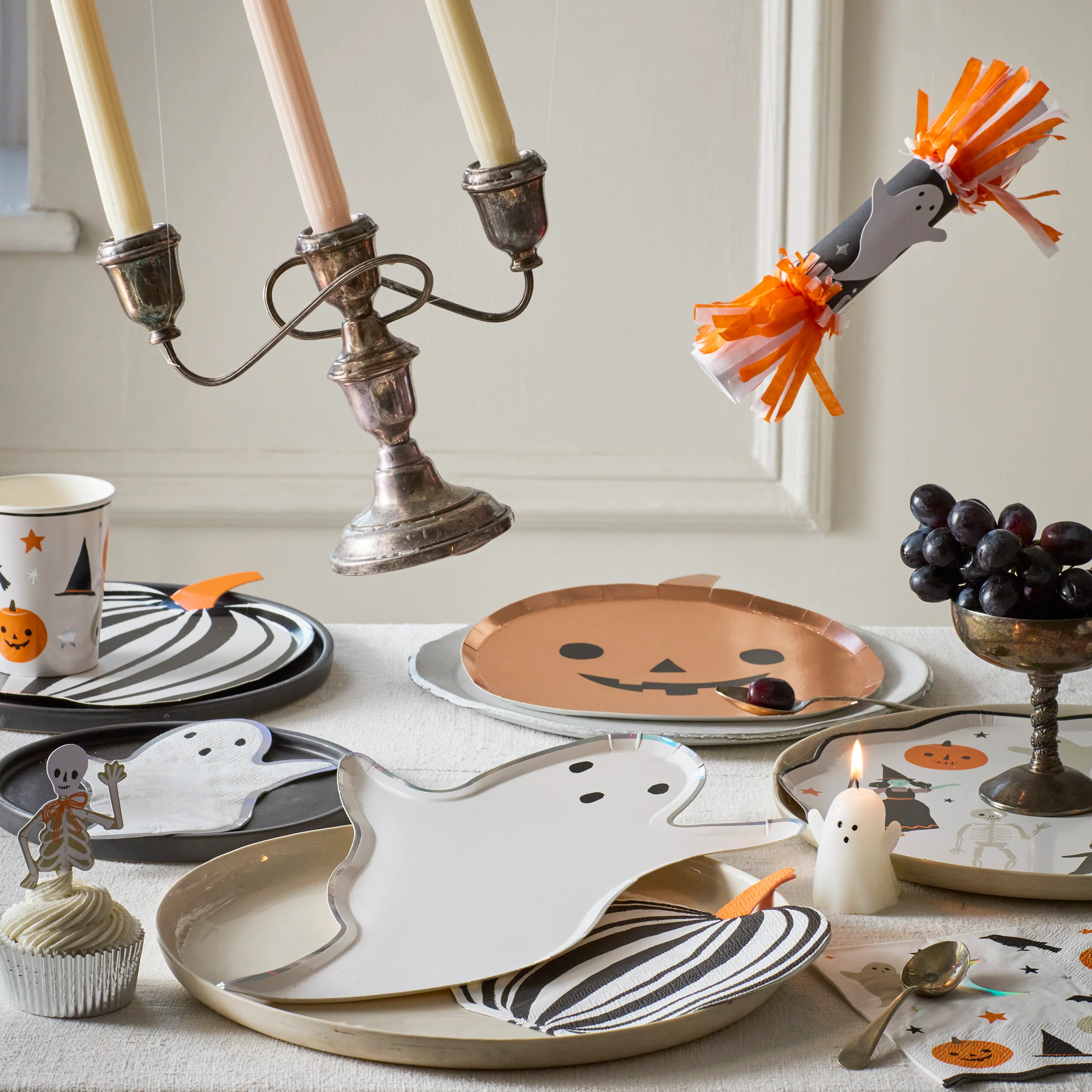 Ghost Shaped Plates (x 8) - Image 2