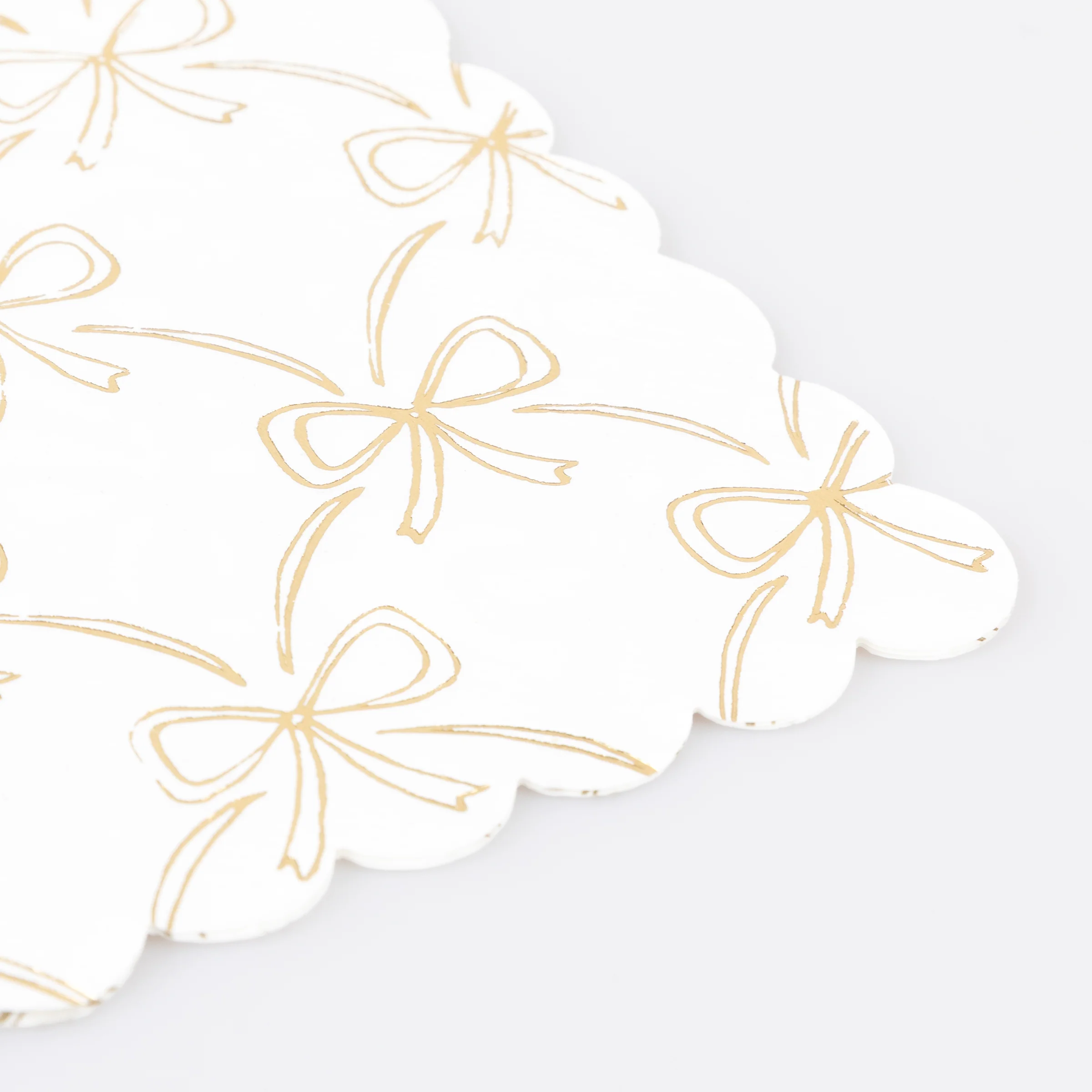 Gold Bow Small Napkins (x 16) - Image 2
