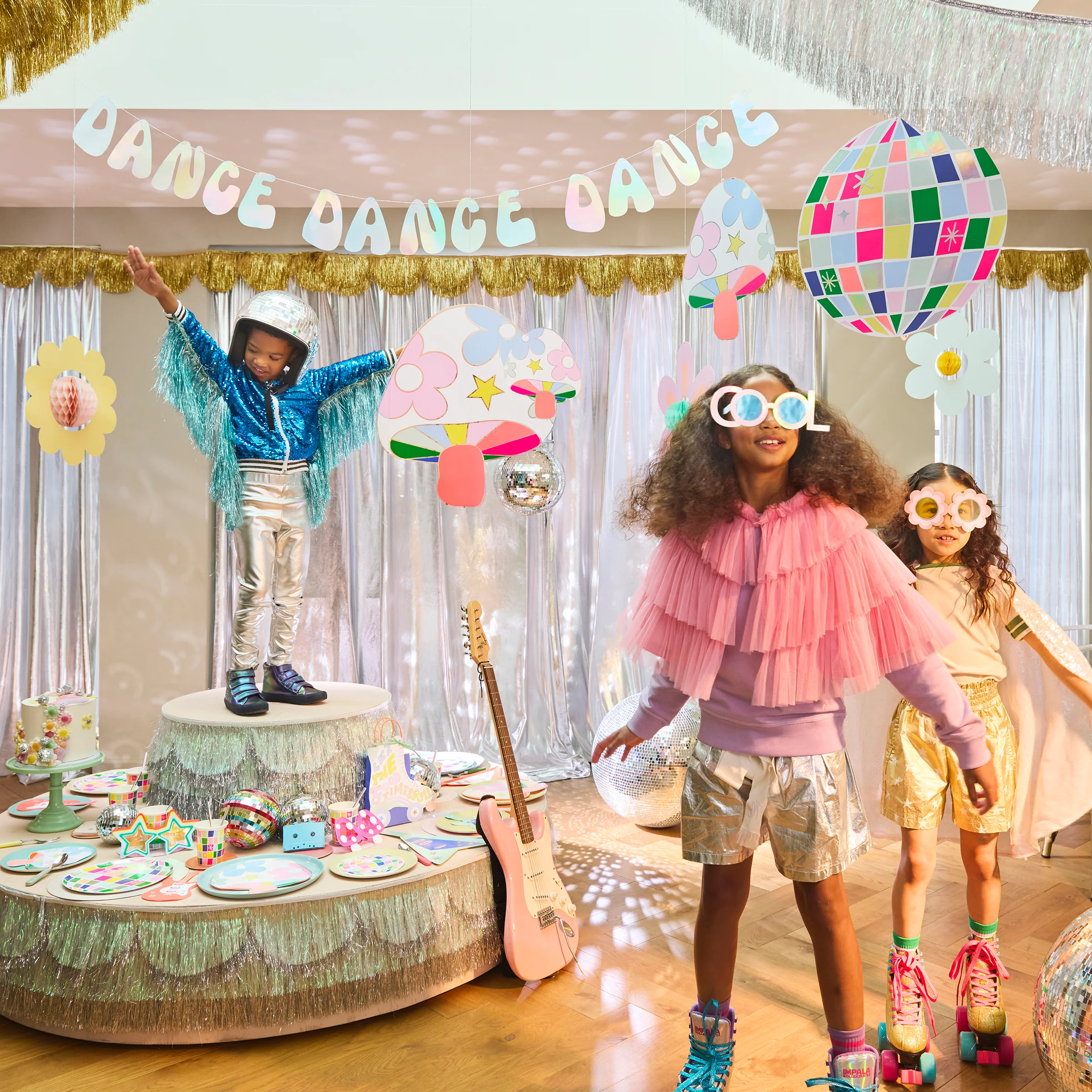 Groovy Dance Garland Set - Image 2