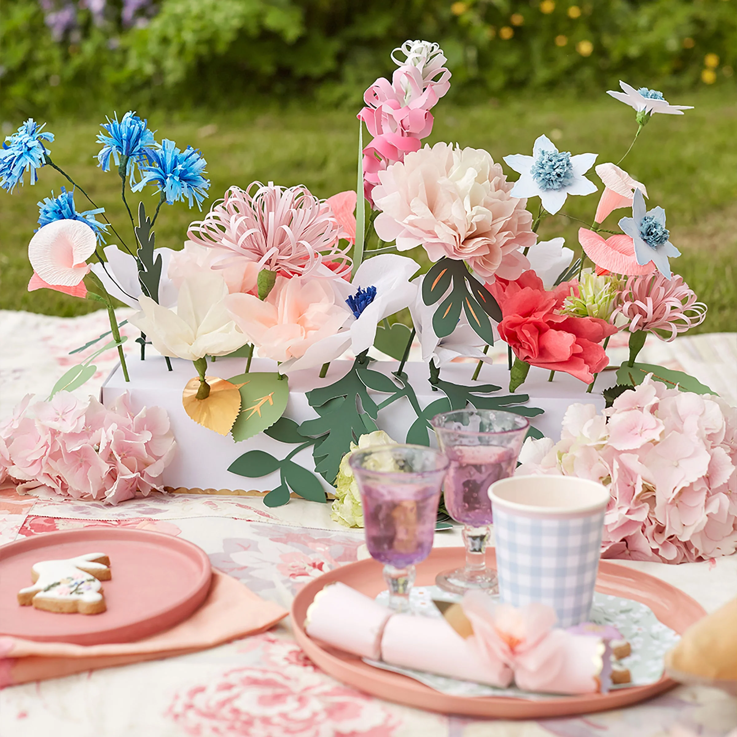 Hazel Gardiner Spring & Summer Table Centrepiece