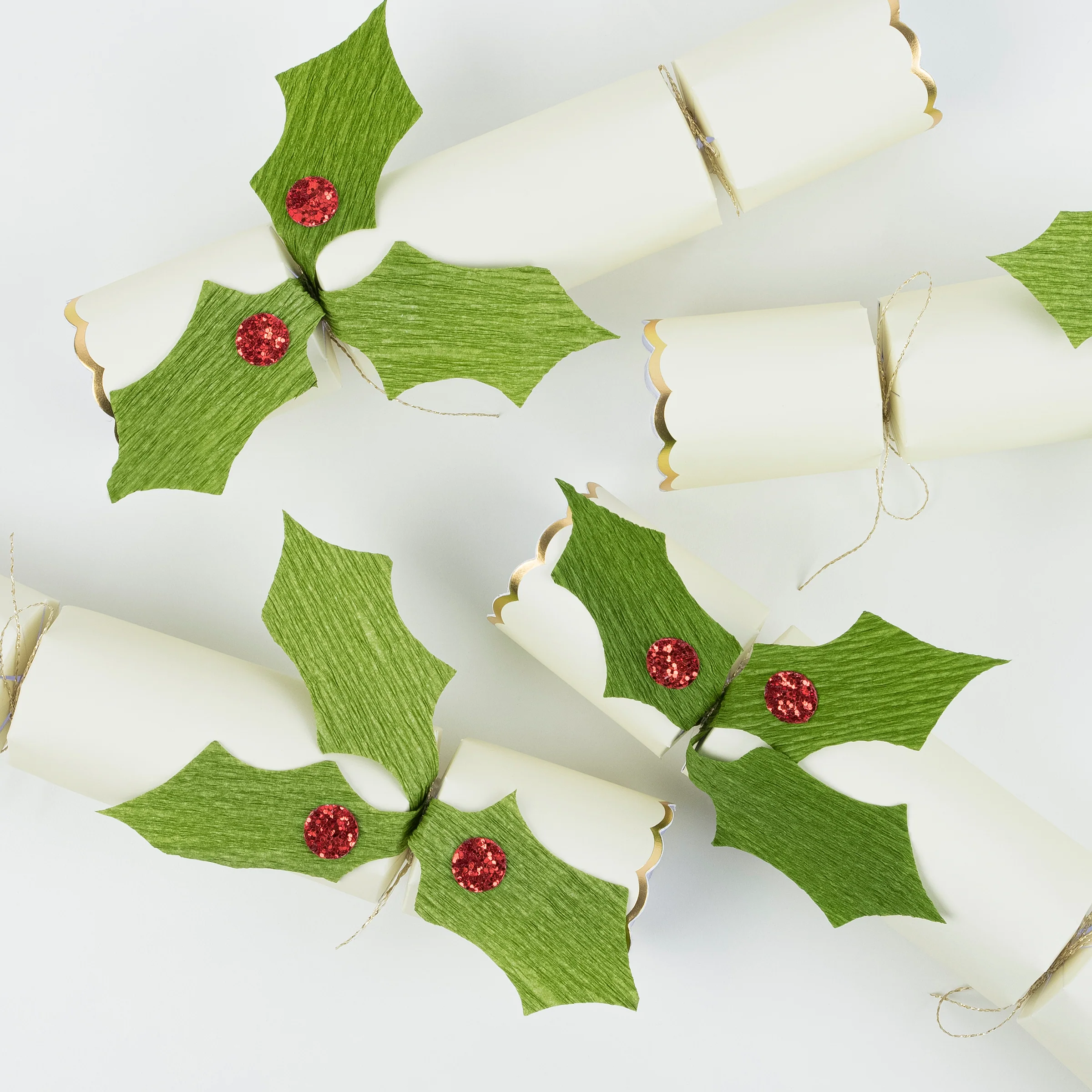 Holly Crackers (x 6) - Image 3