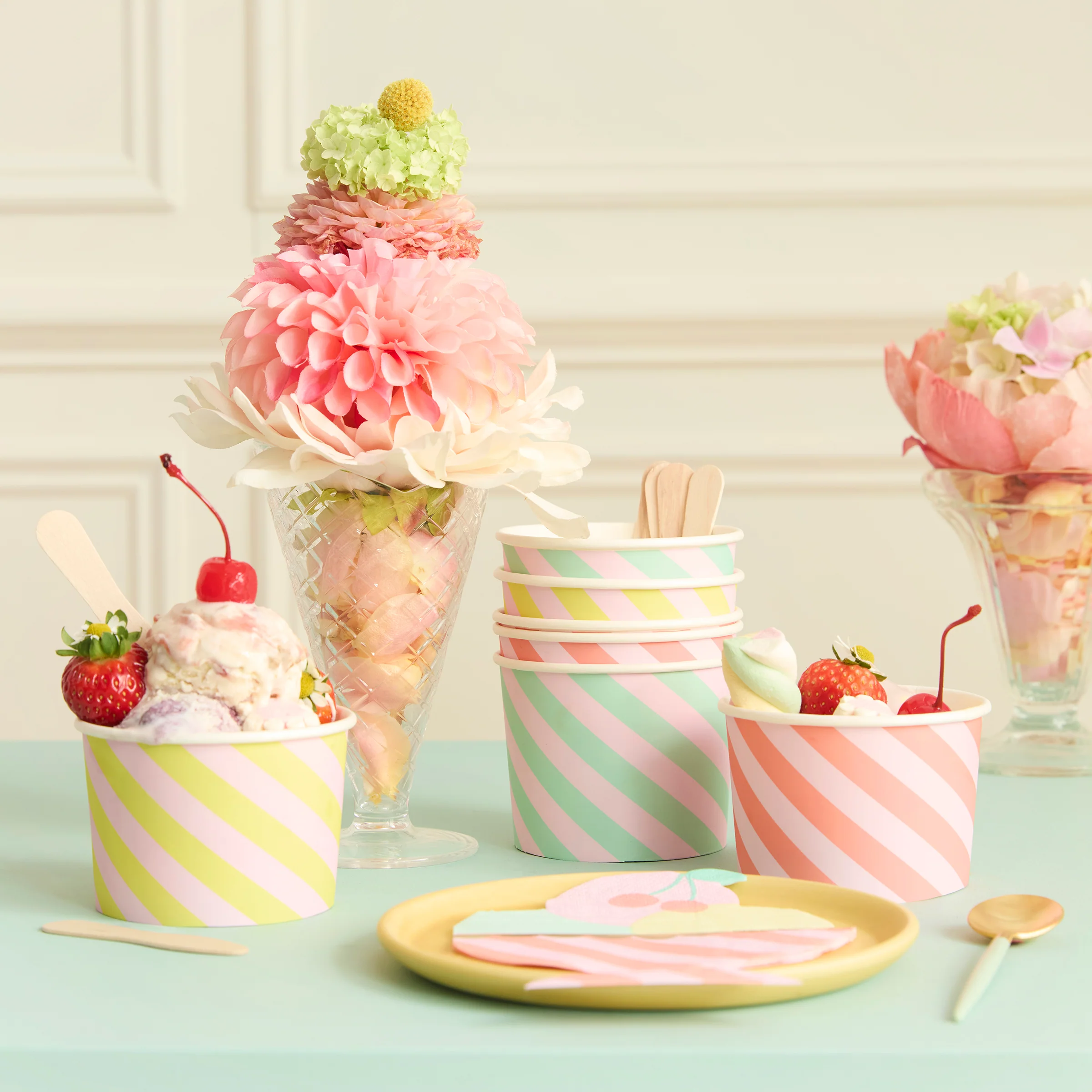 Ice Cream Cups & Spoons (x 12) - Image 2