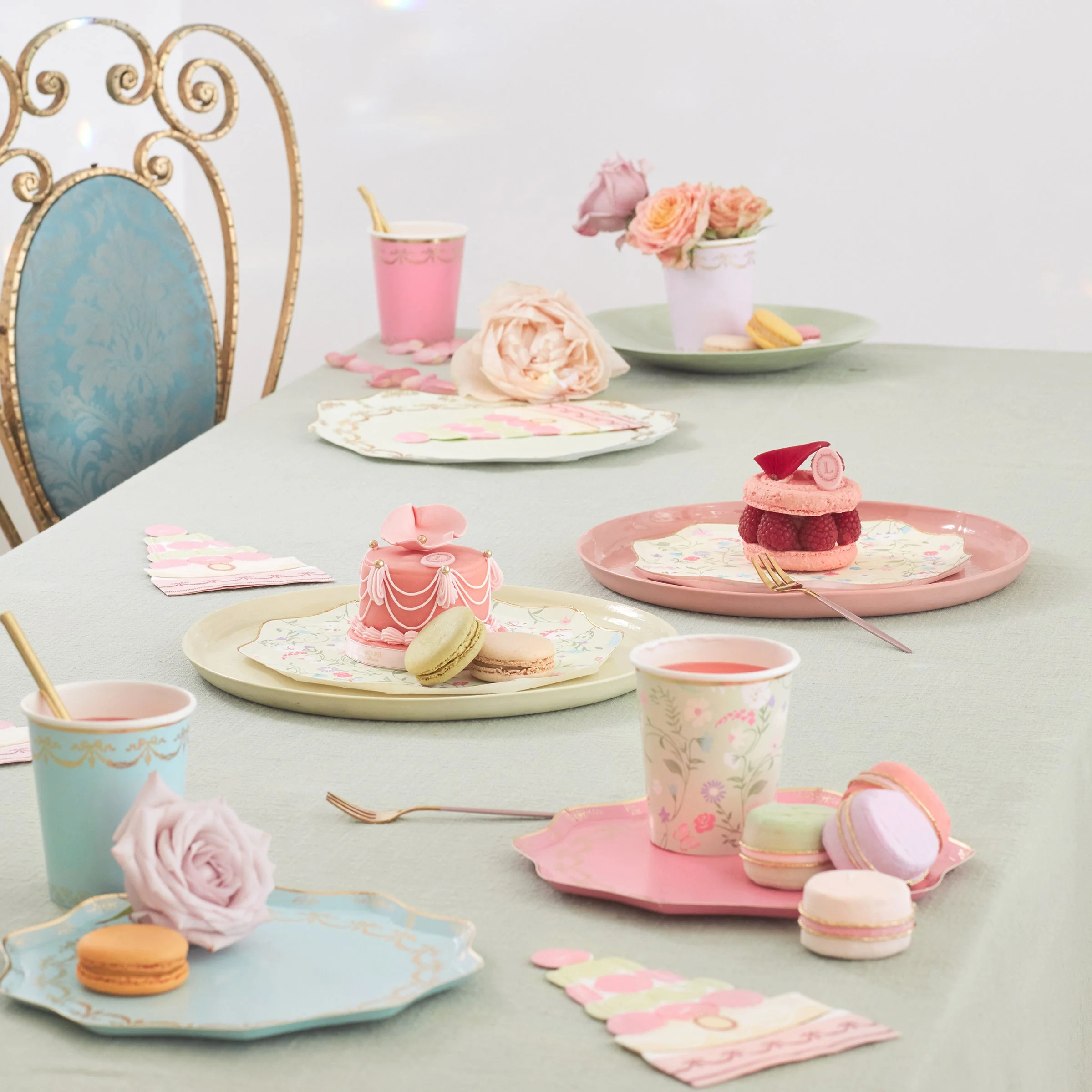 Meri Meri x Ladurée Paris Macaron Pyramid Napkins (x 16) - Image 3