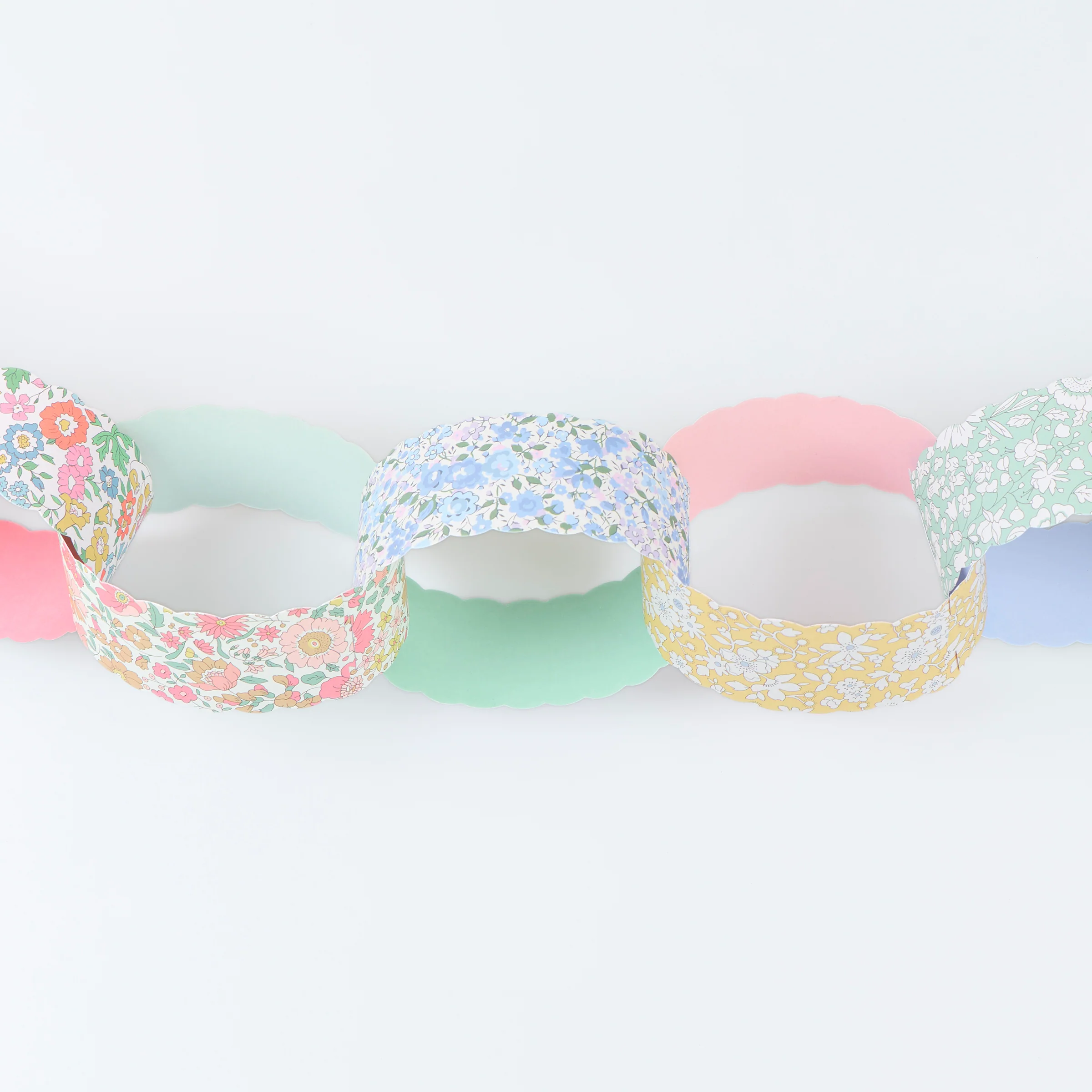 Meri Meri x Liberty Scalloped Paper Chains Set - Image 4