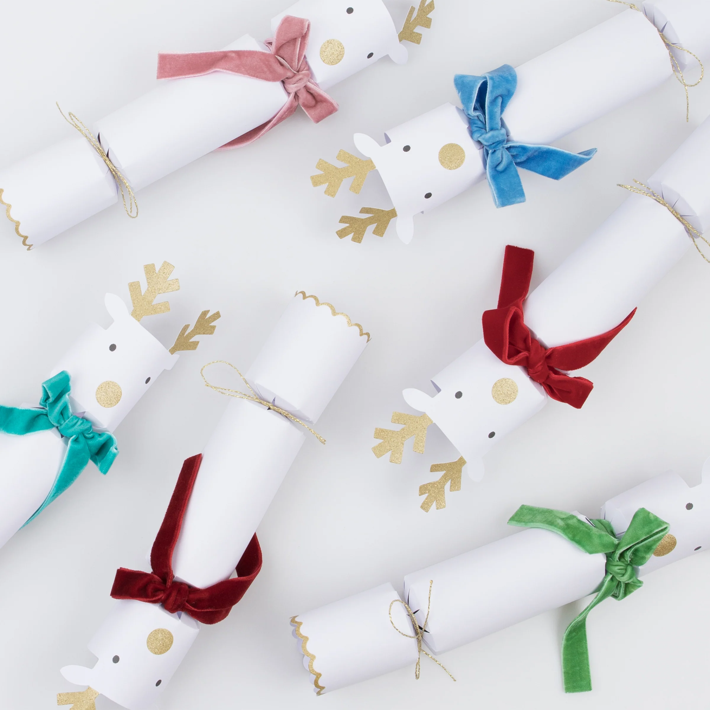 Reindeer With Velvet Bows Crackers (x 6) - Image 4