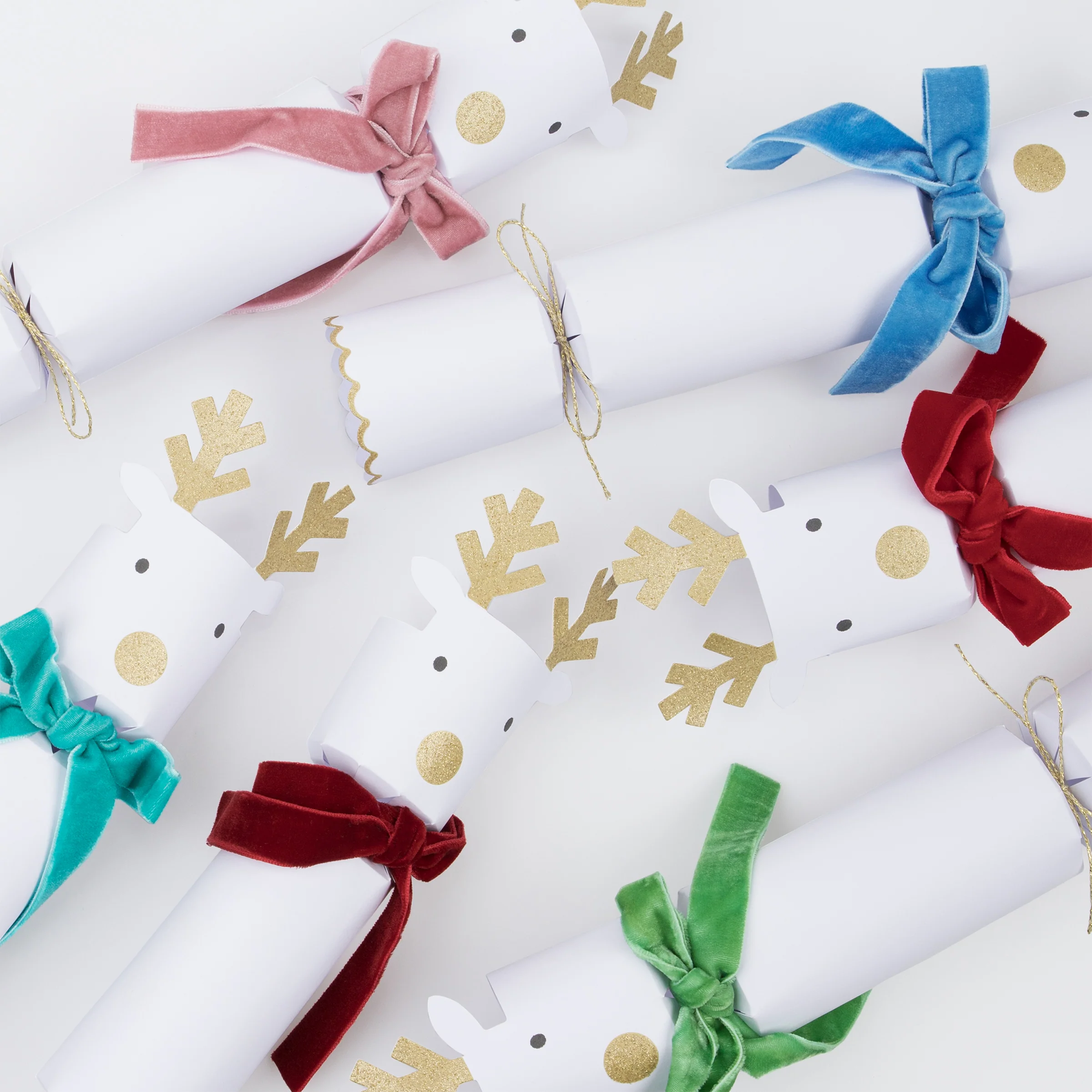 Reindeer With Velvet Bows Crackers (x 6) - Image 5