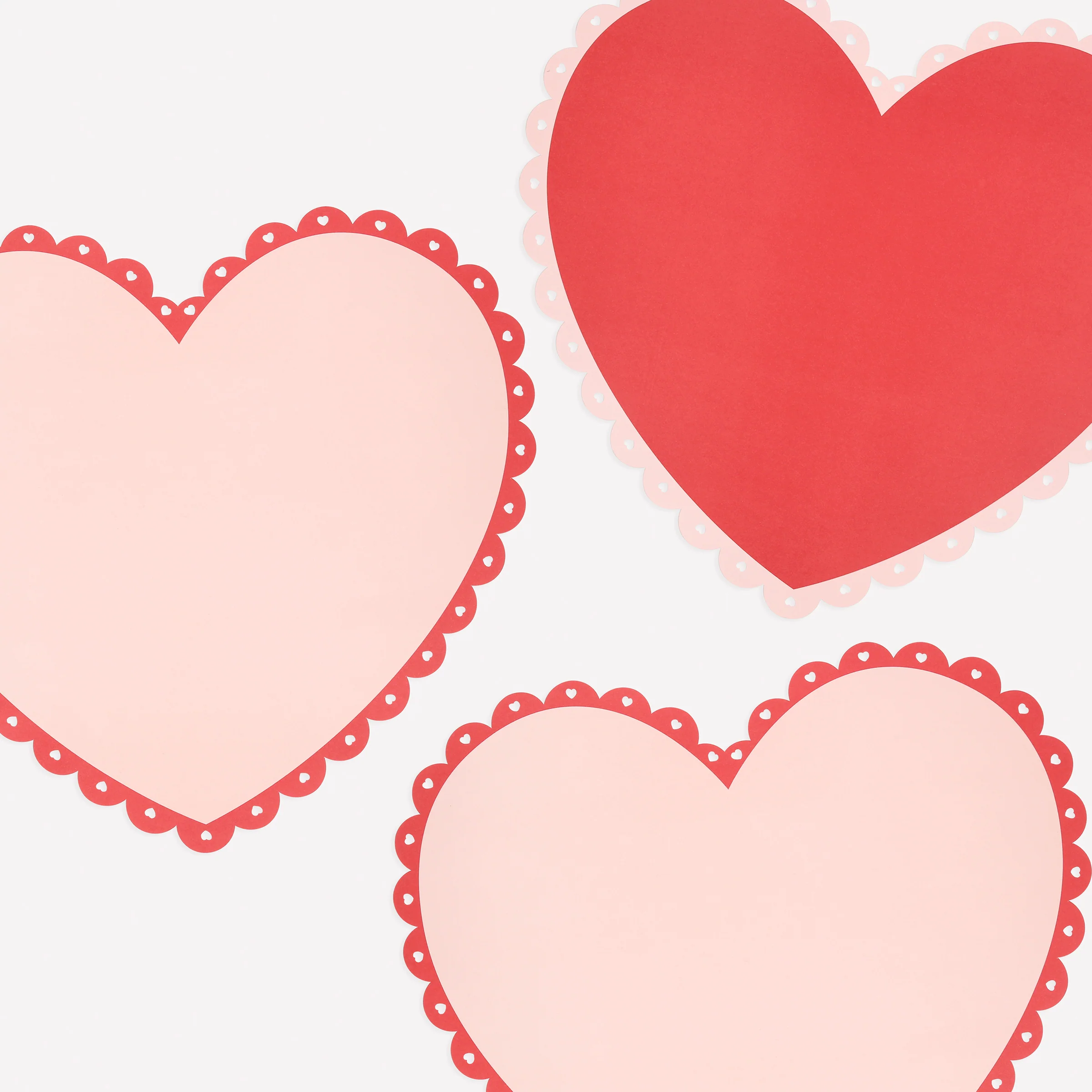 Scalloped Heart Paper Placemats (x 12)
