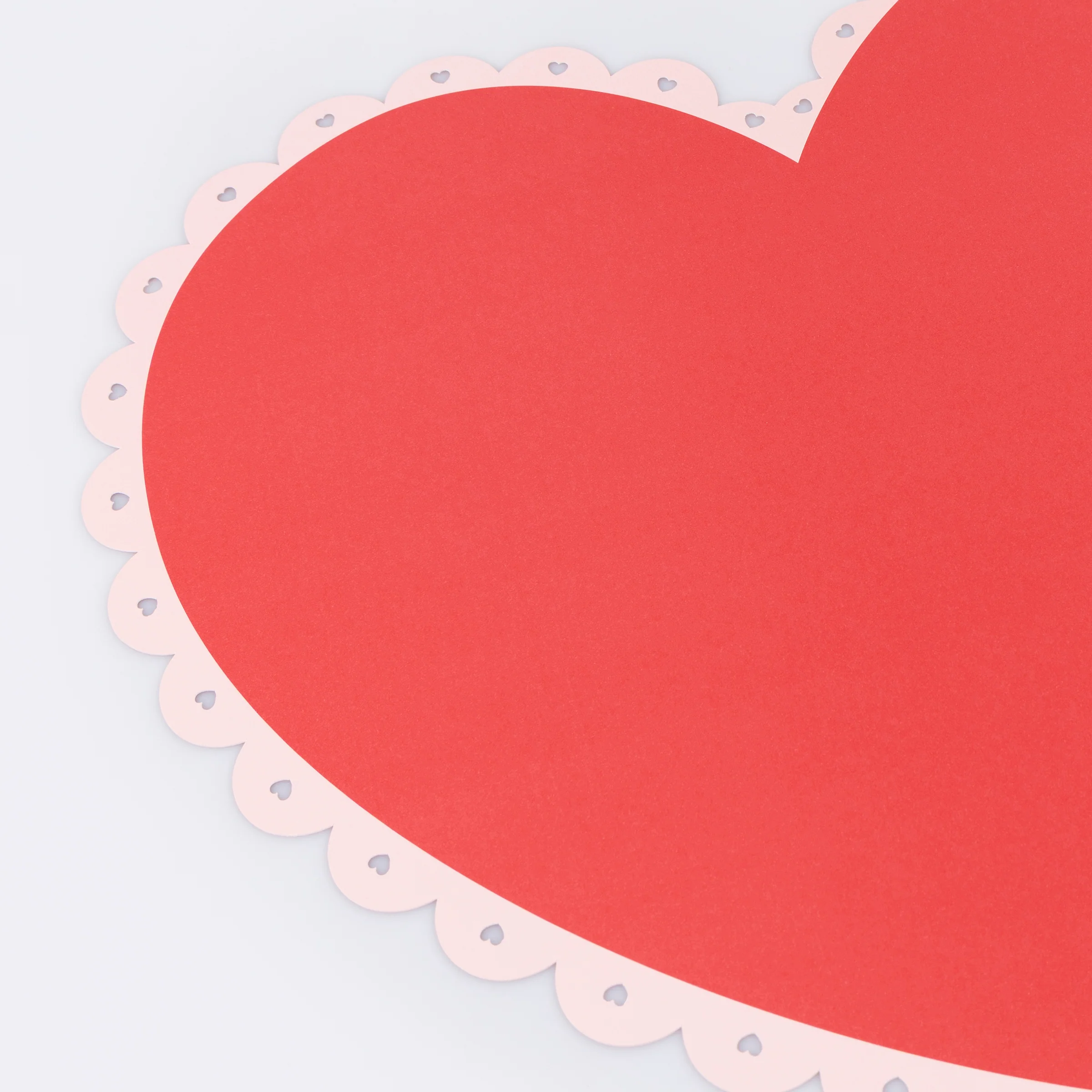 Scalloped Heart Paper Placemats (x 12) - Image 3