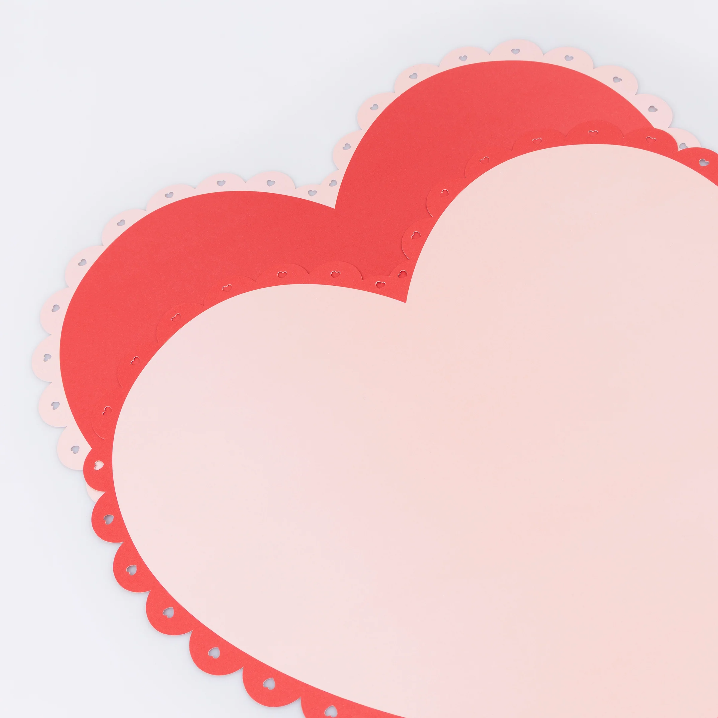 Scalloped Heart Paper Placemats (x 12) - Image 4