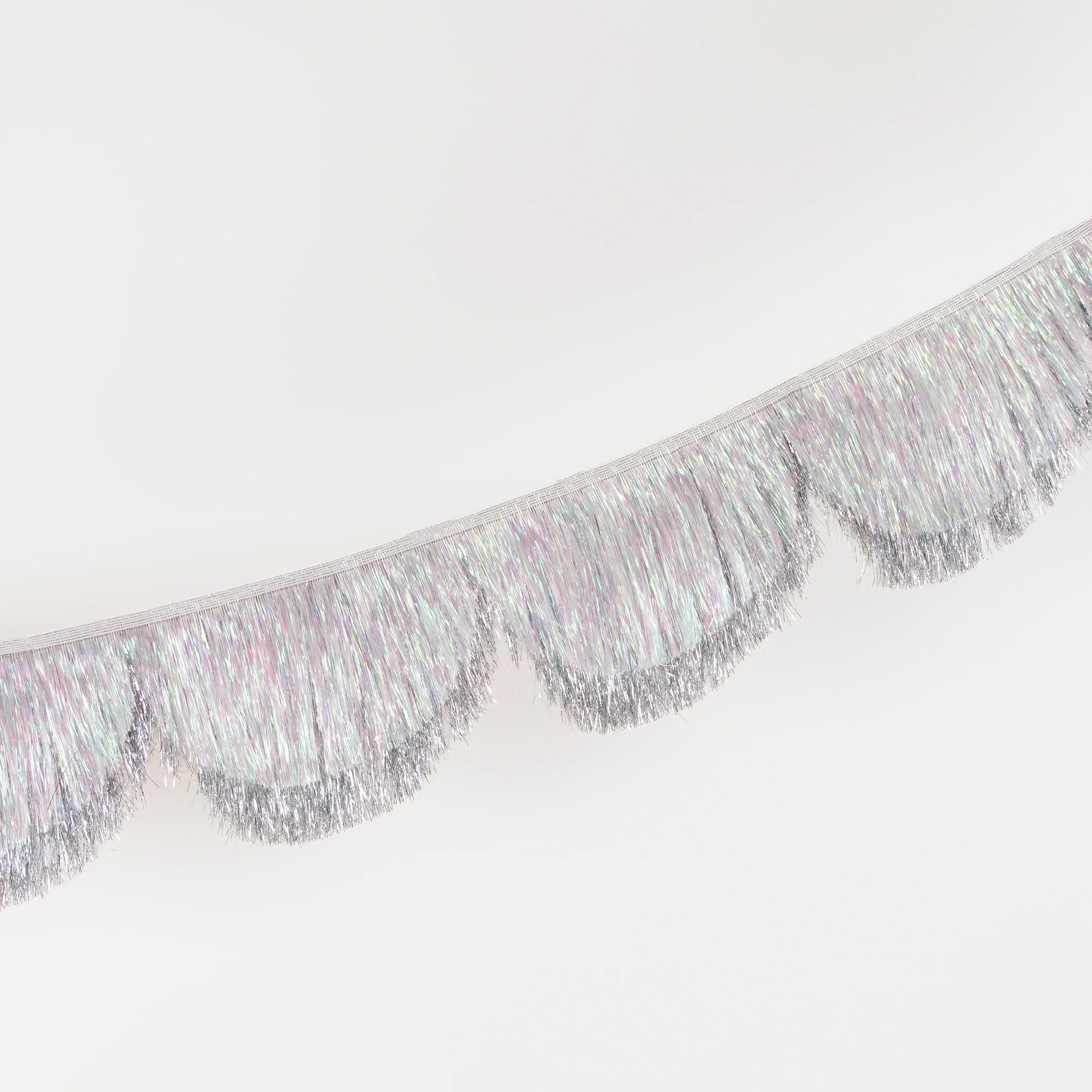 Silver Iridescent Tinsel Scallop Garland - Image 3