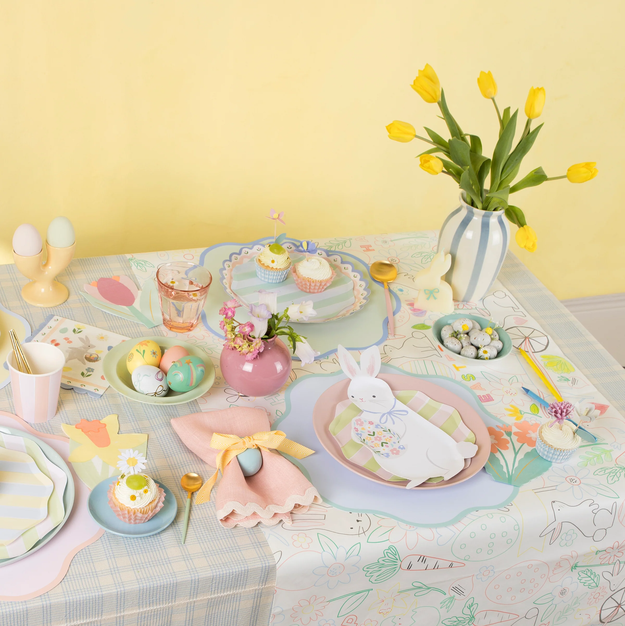 Wavy Round Paper Placemats (x 12) - Image 2